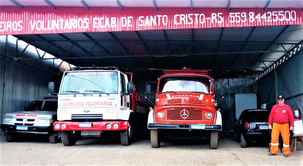 BOMBEIROS RECEBERAM CAMINHÃO DE COMBATE A INCÊNDIO